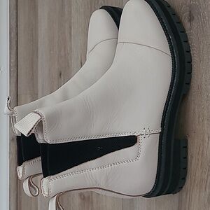 Tom’s Dakota Beige/Off White, Leather, water resistant, lug sole ankle boots